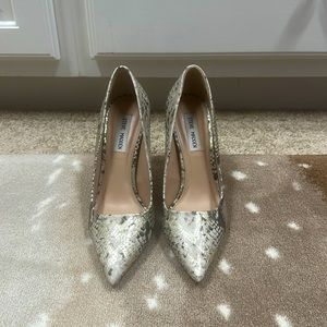Steve Madden Vala Pointy Toe Pump